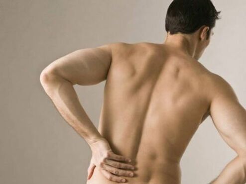 Τις αιτίες και τη θεραπεία του πόνου στην πλάτη στην κάτω πλάτη