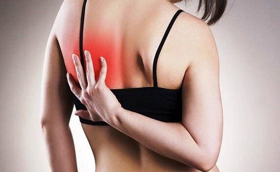 πόνος κάτω από την αριστερή ωμοπλάτη από την πλάτη